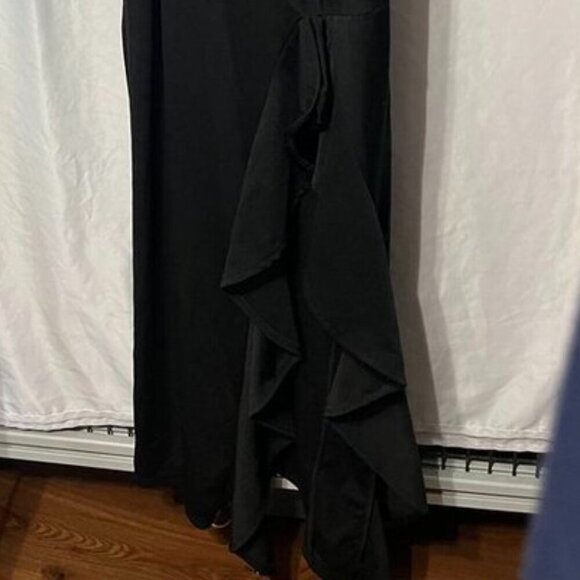 🖤 Elegant Black One-Shoulder Drape Maxi Dress - Picture 7 of 13